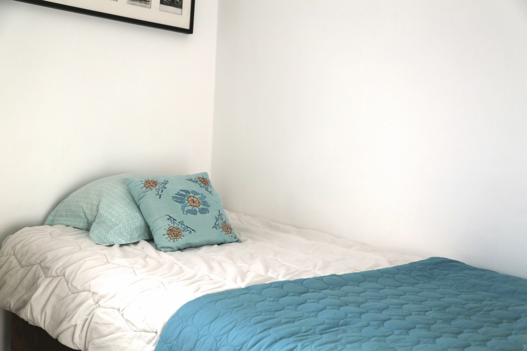 Holyguest - Adam Hacohen Apartment *
