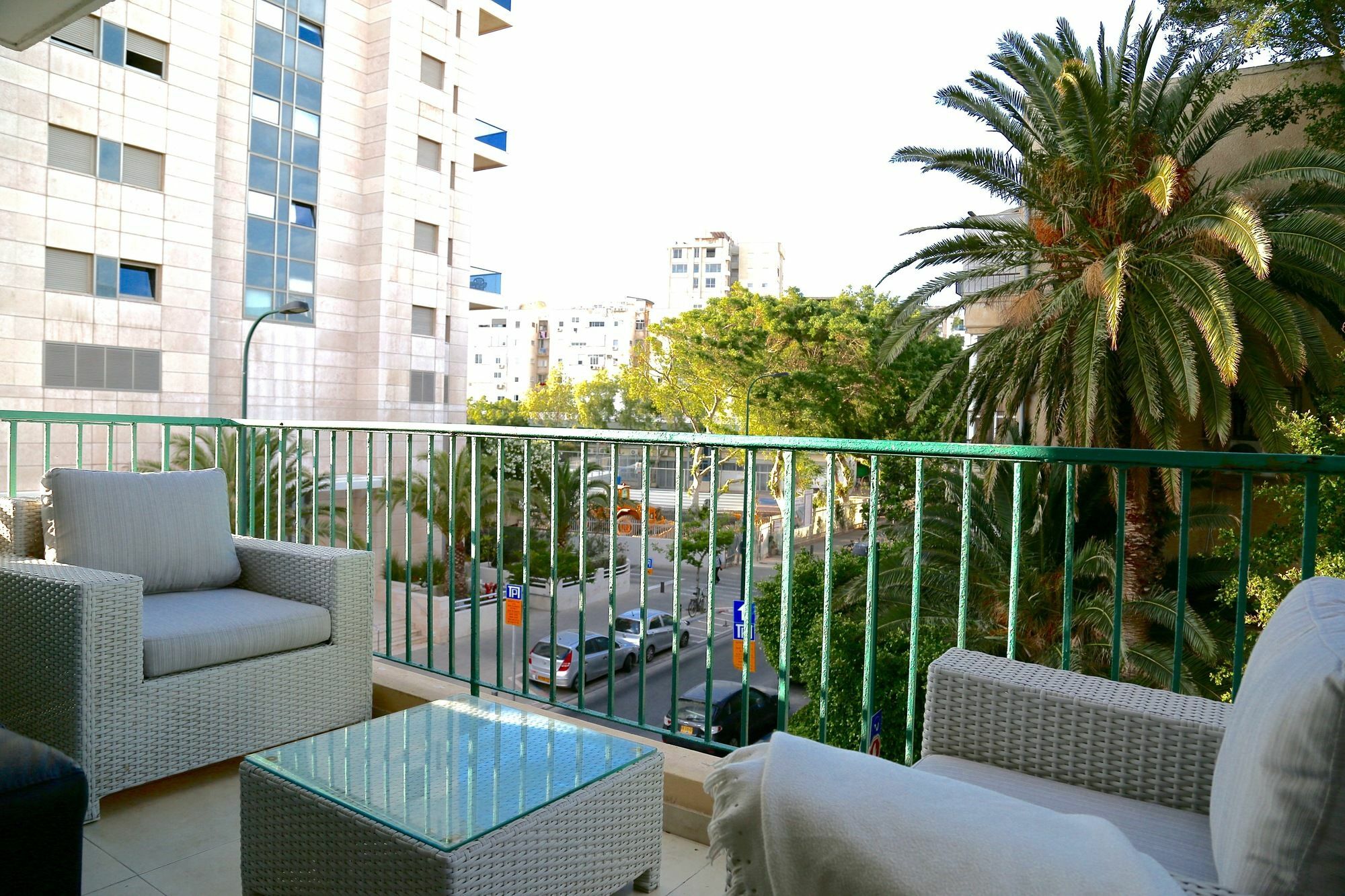 Holyguest - Adam Hacohen Apartment